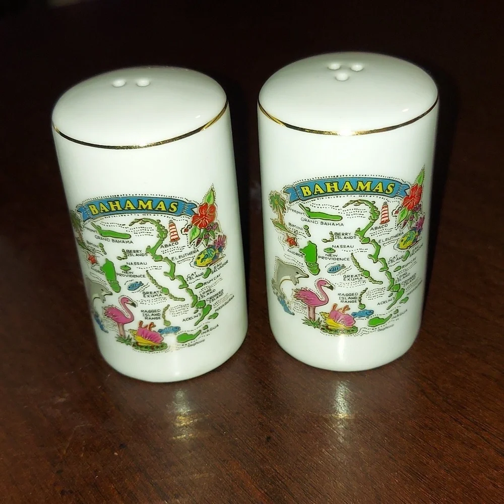 Bahamas Salt And pepper shakers